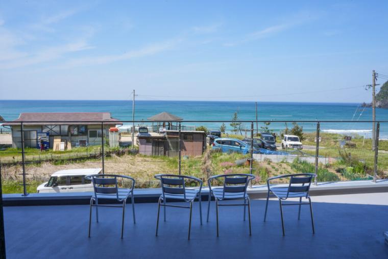 鳥取県岩美町に海と自然を活かした新観光スポットが登場!オーシャンビューのカフェ&ギャラリーがある海の家